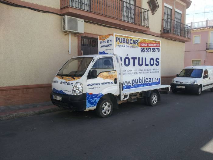 Valla m&oacute;vil de 3x2 mts. Se puede contratar en Est&aacute;tica o en Movimiento Sevilla