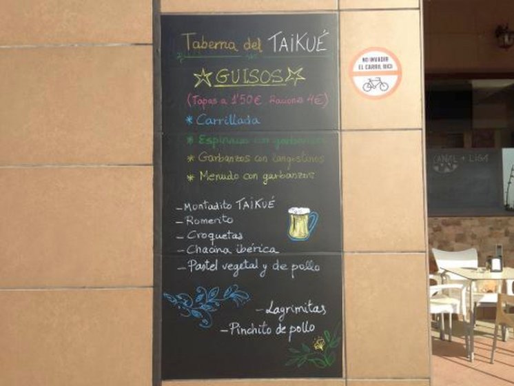 Vinil Pizarra, La Taberna del Taikué, Entre Núcleos Dos Hermanas Sevilla