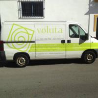 Rotulación de furgoneta en vinilo de corte. Voluta volutaglobal.com Sevilla