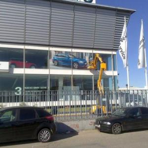 Rotulación de vinilos en impresión digital laminado. San Pablo Motor BMW Sevilla