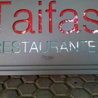 Rótulo luminoso corpóreo. Restaurante Terraza Taifas, Hotel Alfonso XIII Sevilla 