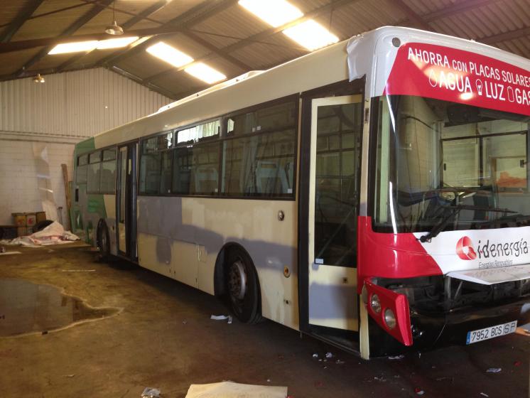 Rotulación Integral de 3 autobuses de I+D Energía en Sevilla. Trabajos realizados para la empresa Gráficas Ramos.