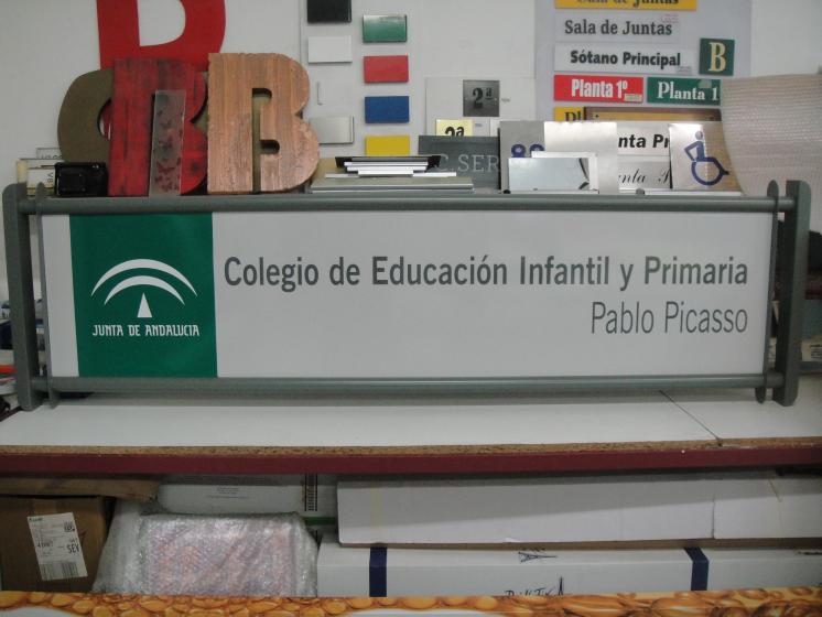 Rótulo Cartel Colegio de Educación infantil Primaria, Pablo Picasso Malága. Junta de Andalucía