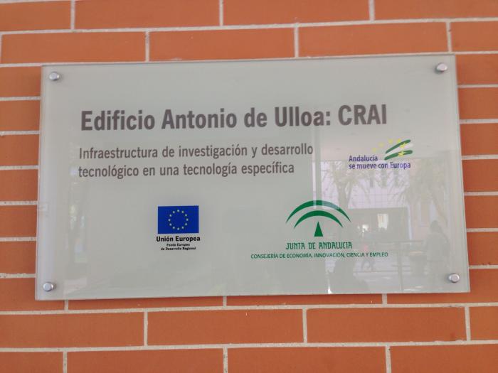 Rótulo cartel con rotulación Universidad de Sevilla, Edificio para el aprendizaje y la innovación Antonio de Ulloa