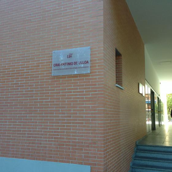 Rótulo cartel con rotulación Universidad de Sevilla, Edificio para el aprendizaje y la innovación Antonio de Ulloa