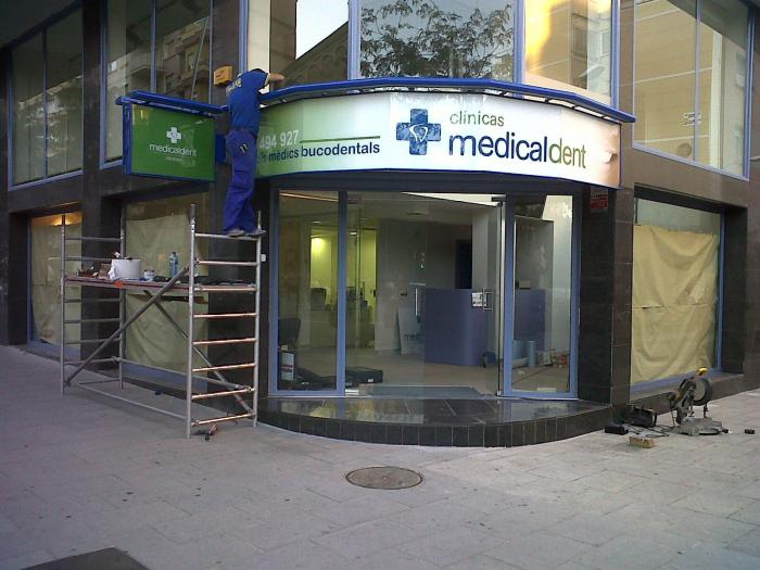 Rótulo cartel luminoso Luminaria. Medicaldent San Ramón Nonat Barcelona
