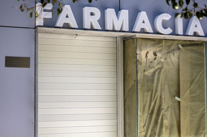 Rótulo luminoso cartel letras corpóreas. Farmacia en Estepona