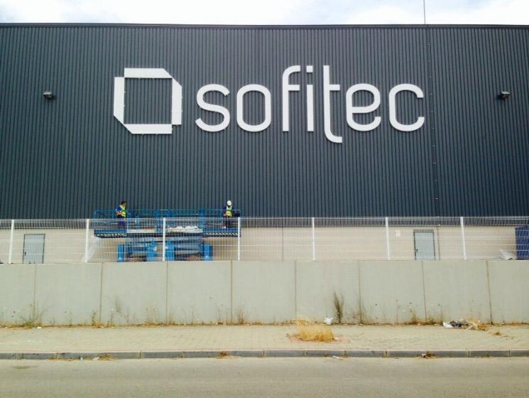 Sofitec Airbus Militari Sevilla Fabricaci&oacute;n y Montaje de letras corp&oacute;reas lacadas para Sofitec en Sevilla