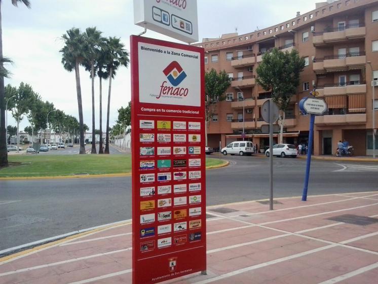 Totem rotulado con vinilo laminado  Fenaco ( Federación Nazarena de Comerciantes de Dos Hermanas ) Sevilla