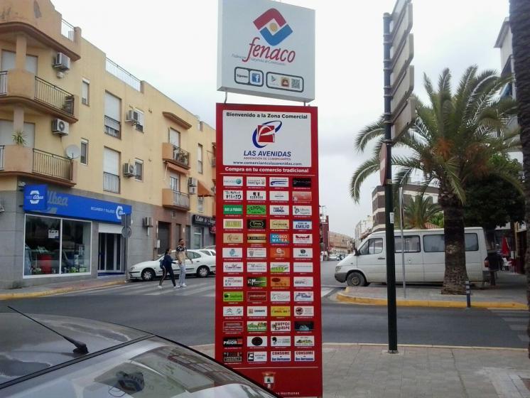 Totem rotulado con vinilo laminado  Fenaco ( Federación Nazarena de Comerciantes de Dos Hermanas ) Sevilla