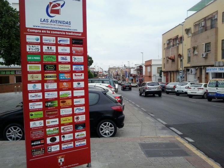 Totem rotulado con vinilo laminado  Fenaco ( Federación Nazarena de Comerciantes de Dos Hermanas ) Sevilla