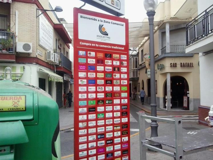 Totem rotulado con vinilo laminado  Fenaco ( Federación Nazarena de Comerciantes de Dos Hermanas ) Sevilla