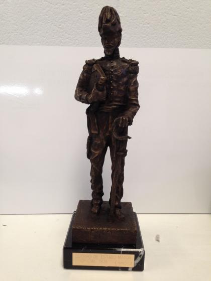 Trofeo Soldado de época fundido. Batallón del Cuartel General de la Fuerza Terrestre. 