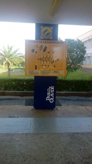 Universidad Pablo de Olavide Sevilla. Señalización y mobiliario informativo.