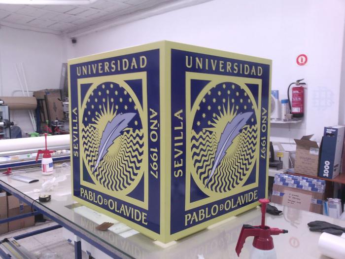 Universidad Pablo de Olavide Sevilla. Señalización y mobiliario informativo.