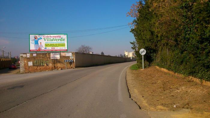 Valla publicitaria o cartelera, así como cartel de obra  panelable y rotulada con vinilo. Colchonería Villaverde, Dos Hermanas Sevilla