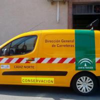 Rotulación de furgoneta en vinilo de corte. API Movilidad Zona Cádiz Norte