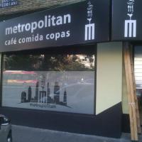 Rótulo luminoso. Metropolitan café, comidas y copas, Sevilla