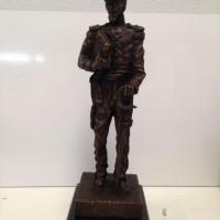 Trofeo Soldado de época fundido. Batallón del Cuartel General de la Fuerza Terrestre. 