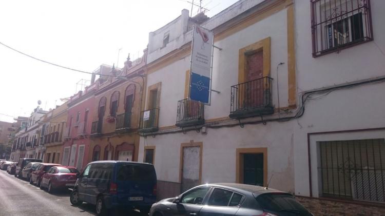 Banderola de lona enmarcada con bastidor de tubo. Trabajaos realizados para Arte Marketing Sevilla