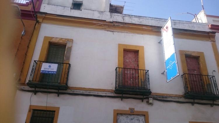 Banderola de lona enmarcada con bastidor de tubo. Trabajaos realizados para Arte Marketing Sevilla