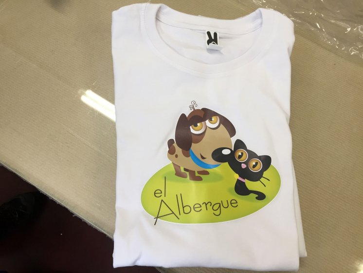 Camiseta promocional El Albergue de Dos Hermanas Sevilla.