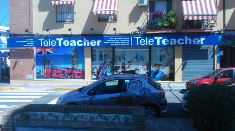 Cartel rótulo frontal, rotulado con vinilos e iluminados con focos led. Tele Teacher academia Dos Hermanas Sevilla