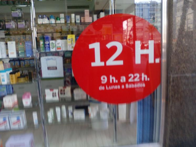 Farmacia Cádiz. Rotulación de vinilos en impresión digital 