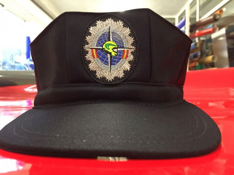 Gorra profesional policial con escudo bordado. Agrupación Motorista Cota Cero Sevilla.