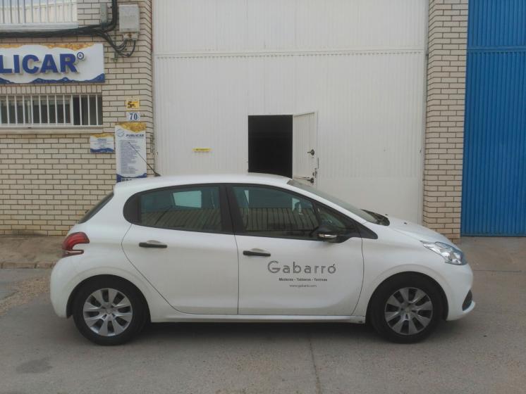 Rotulación de coche con vinilos. Gabarró Maderas Sevilla