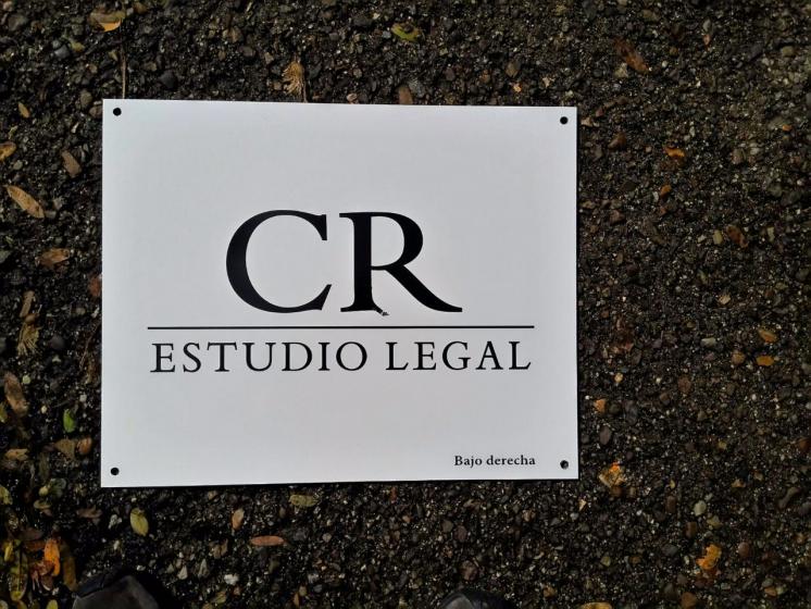 Rótulo cartel con rotulación CR estudio Legal Sevilla