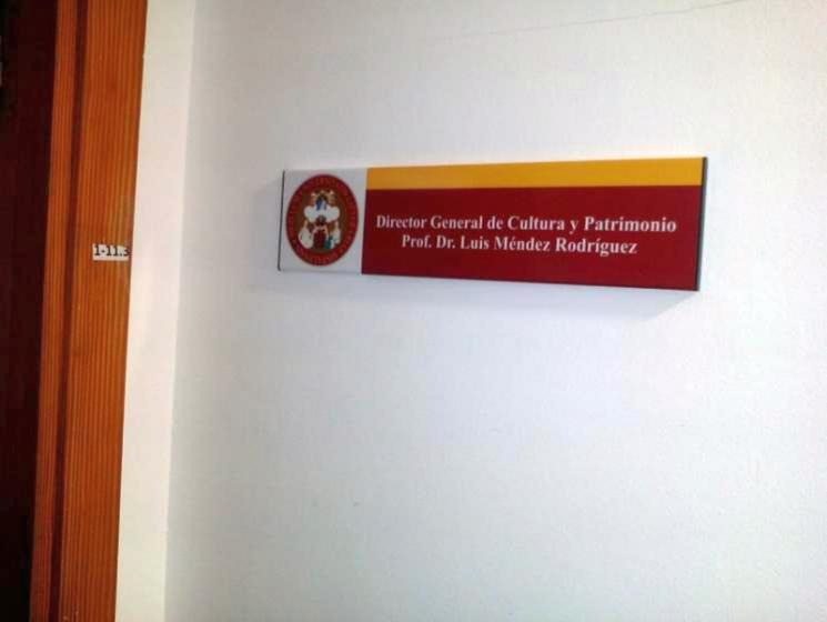 Rótulo Cartel Universidad de Sevilla