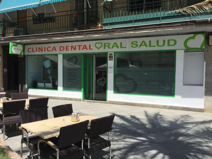 Rótulo luminoso. Oral Salud, Dos Hermanas Sevilla.