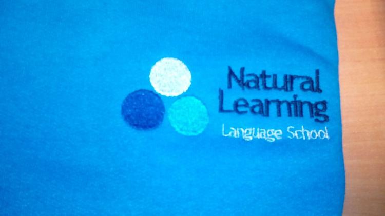 Sudadera bordada. Uniformidad para Natural Learning. Montequinto Dos Hermanas Sevilla.