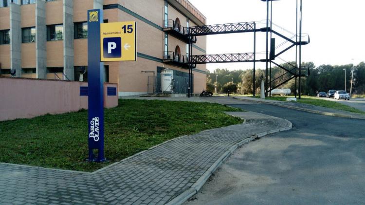 Universidad Pablo de Olavide Sevilla. Señalización y mobiliario informativo.