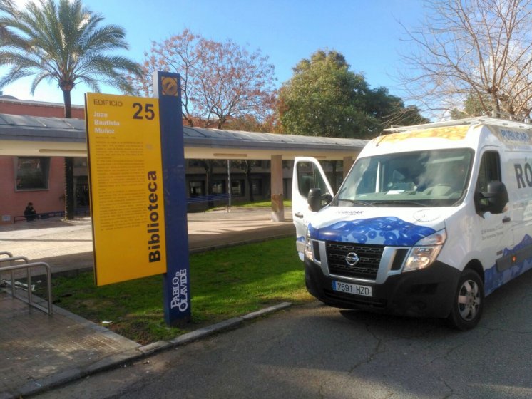 Universidad Pablo de Olavide Sevilla. Señalización y mobiliario informativo.