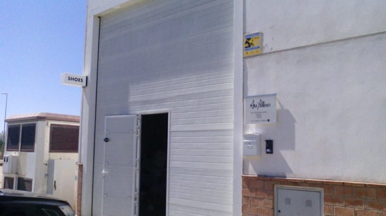 Banderola luminosa fabricada entera de metacrilato para Ana Pallaré