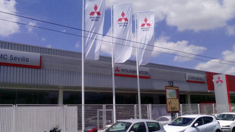 Bases para mástiles de fibra de vidrio, para la  Mitsubishi S-30 Sevilla