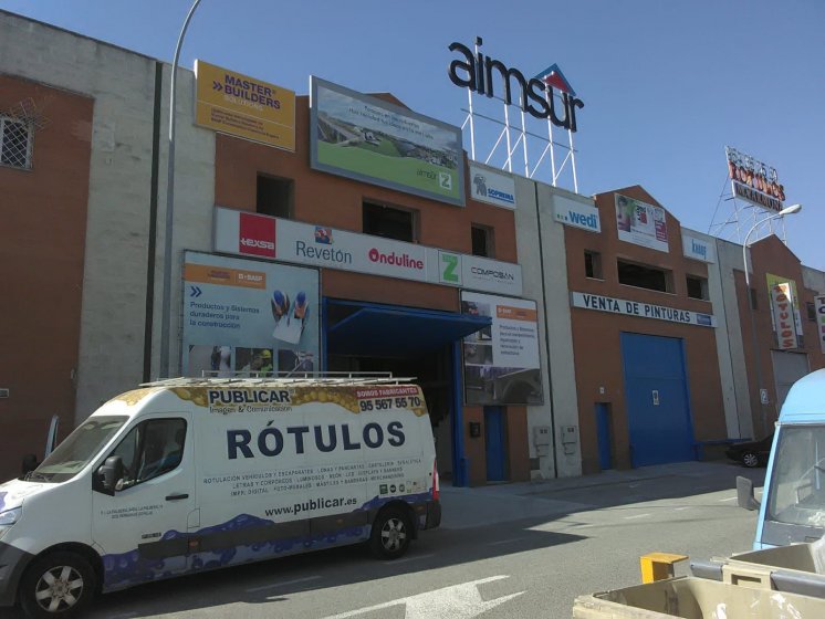 Cajas luminosas con frente de metacrilato y de lona tensada, iluminadas por led. Trabajos para Aimsur Sevilla.