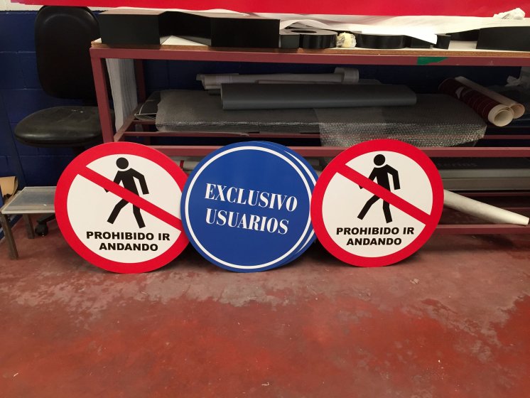 Cartelería para parking, señalización vial. Sevilla