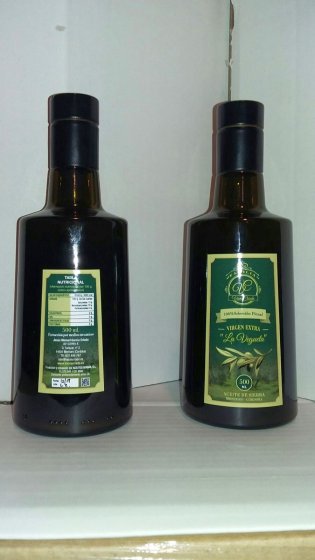 Etiquetas en impresi&oacute;n digital para embases. Aceites la Vegueta Montoro C&oacute;rdoba.