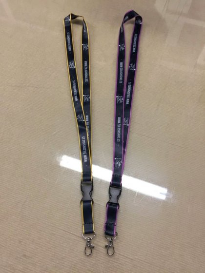 Lanyards personalizado en serigrafía. Zulo Shishas Dos Hermanas Sevilla.