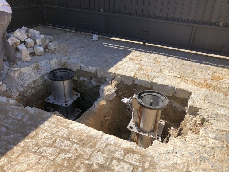 Pilonas hidra&uacute;licas antiterroristas homologadas para el Cuartel General de la Fuerza Terrestre ( Futer ) en Sevilla