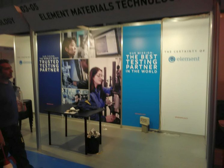 Rotulación con vinilo laminado de Stand en Fibe, feria de la Aeronáutica Sevilla. Empresa Element.