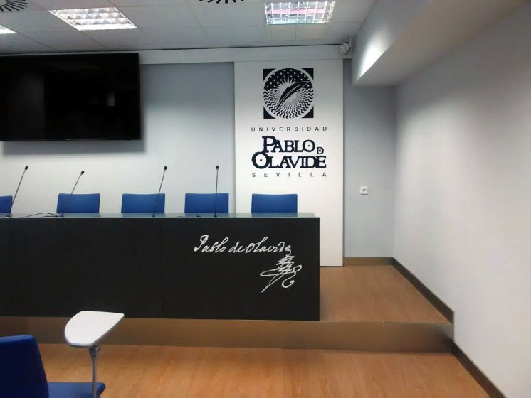 Rotulación de sala en la Universidad Pablo de Olavide Sevilla.