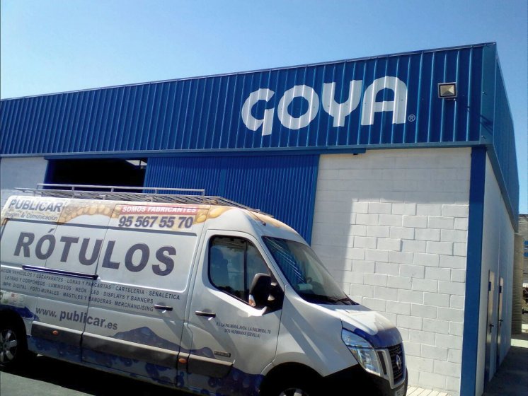 Rotulación en vinilo de corte. Goya en España, Sevilla.