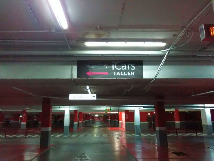 Rótulo caja de luz señalizador plazas parking para Icars Sevilla