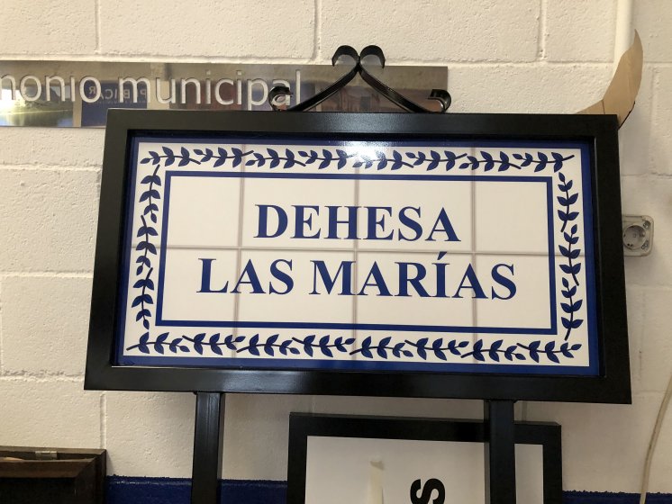 Rótulo cartel Señalización interior exterior imitando azulejos en Sevilla.