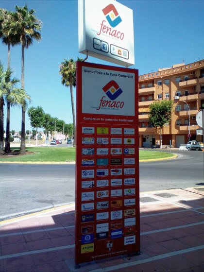 Totem rotulado con vinilo laminado  Fenaco ( Federación Nazarena de Comerciantes de Dos Hermanas ) Sevilla