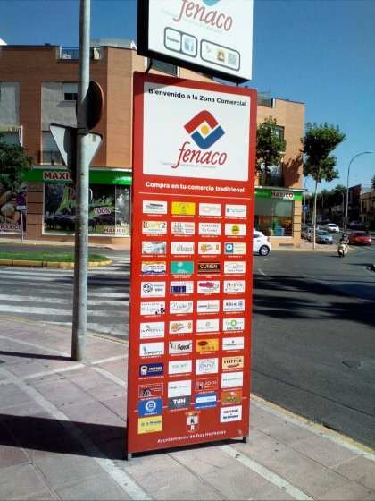 Totem rotulado con vinilo laminado  Fenaco ( Federación Nazarena de Comerciantes de Dos Hermanas ) Sevilla